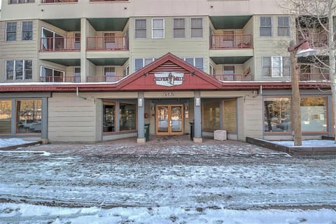 Property building, Facade/entrance, Day, Winter
