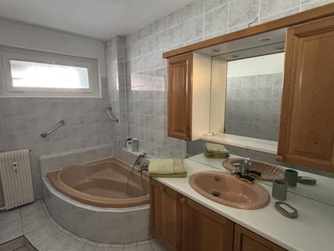 Shower, Bathroom, Bath, towels
