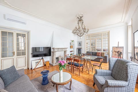 Living room, Seating area, Dining area, air conditioner