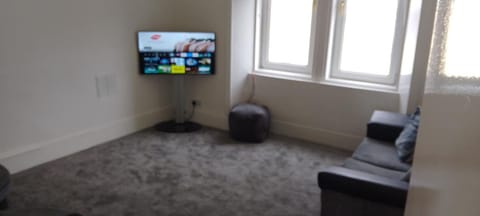 TV and multimedia, Living room, Lounge or bar, Seating area