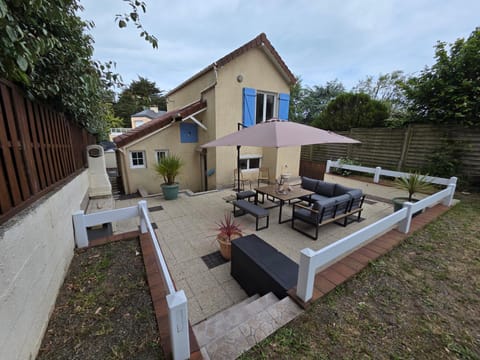 BBQ facilities, Balcony/Terrace, Garden view