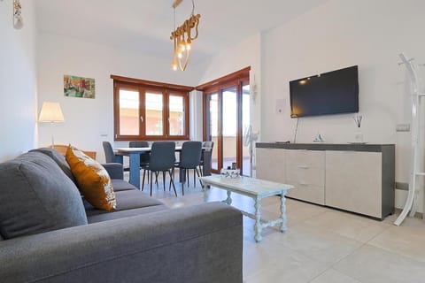 Communal lounge/ TV room, TV and multimedia, Living room, Seating area, Dining area, Evening entertainment, heating, internet, air conditioner