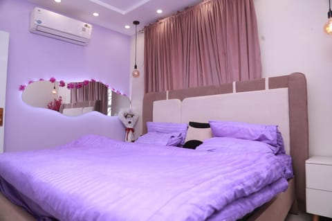 Bed, Photo of the whole room, Bedroom, air conditioner