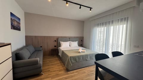 Bed, Photo of the whole room, Seating area, Bedroom