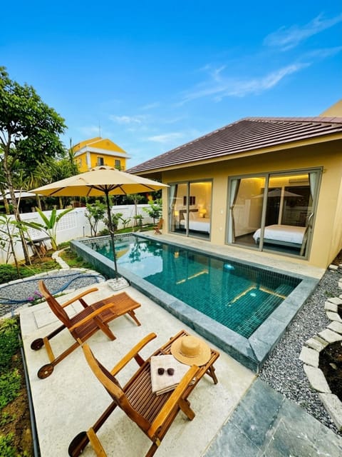 Property building, Patio, Day, Natural landscape, Pool view, Swimming pool, sunbed