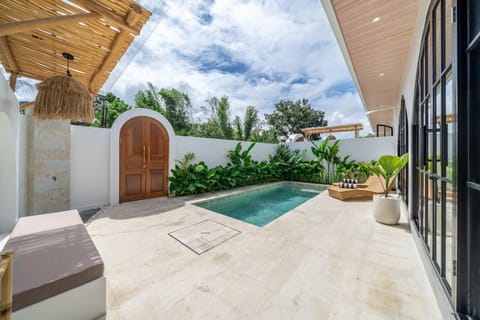 Patio, Day, Pool view, Swimming pool, Swimming pool, sunbed