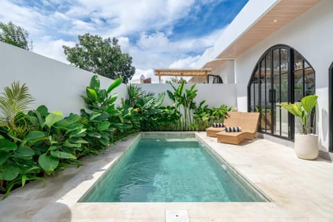 Property building, Patio, Day, Natural landscape, Garden, Garden view, Pool view, Swimming pool, sunbed