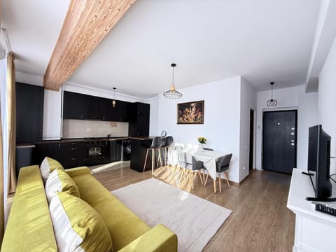TV and multimedia, Kitchen or kitchenette, Seating area, Dining area, Evening entertainment