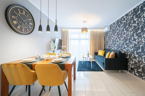 TV and multimedia, Balcony/Terrace, Living room, locker, air conditioner