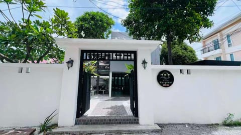 Facade/entrance