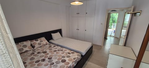 Bed, Photo of the whole room, Bedroom, wardrobe