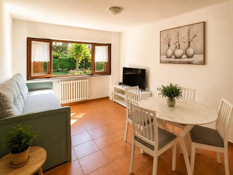 TV and multimedia, Living room, Dining area