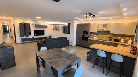 Kitchen or kitchenette, Living room, Dining area