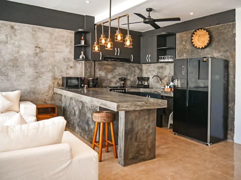Kitchen or kitchenette, minibar