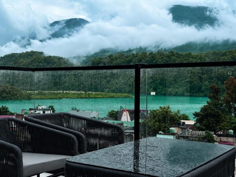 Restaurant/places to eat, Mountain view, River view