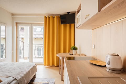 Bed, Kitchen or kitchenette, Photo of the whole room, Bedroom