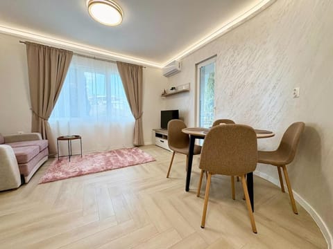 Communal lounge/ TV room, Living room, Seating area, Dining area, heating