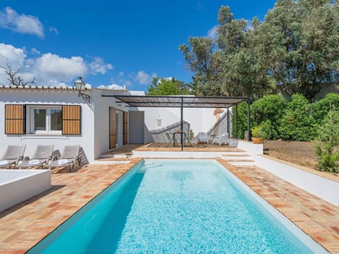 Property building, Garden, Swimming pool, sunbed