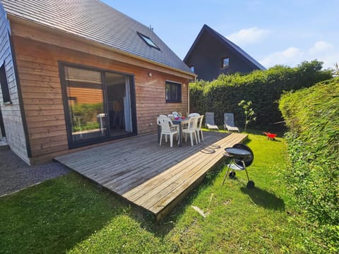 Property building, BBQ facilities, Garden, Balcony/Terrace, sunbed