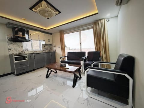 Kitchen or kitchenette, Living room