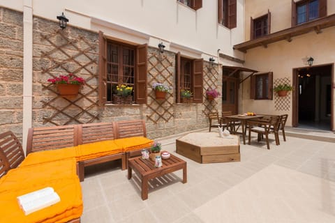 Property building, Day, Seating area