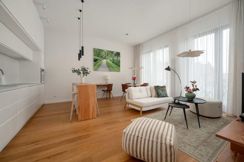 Kitchen or kitchenette, Living room, Seating area, Dining area