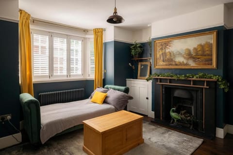 Bed, Living room