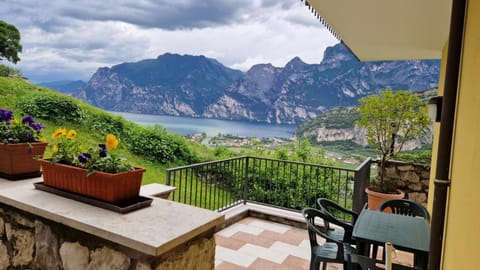 Natural landscape, View (from property/room), Balcony/Terrace, Lake view, Mountain view