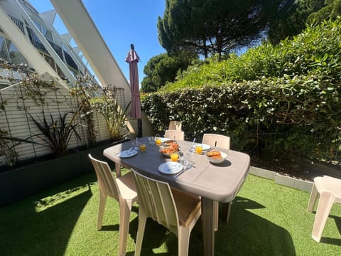 Patio, Day