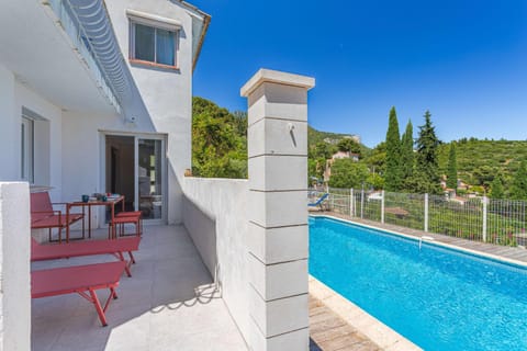 Facade/entrance, Swimming pool