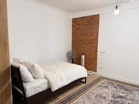 Bedroom, bunk bed