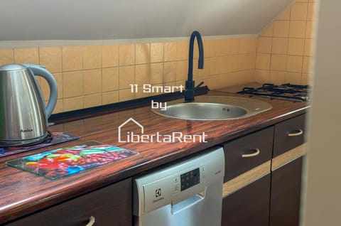 Kitchen or kitchenette, oven, kitchen