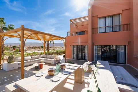Property building, Garden