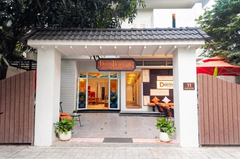 Facade/entrance