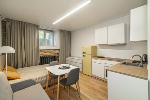 Kitchen or kitchenette, Seating area, Dining area