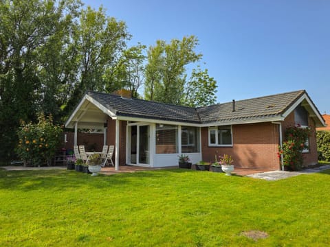 Property building, Day, Garden, Garden view