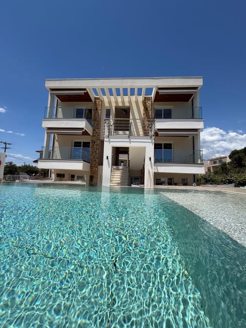 Property building, Day, Pool view, Swimming pool