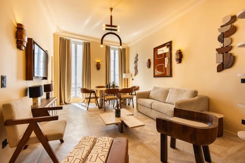 Property building, Facade/entrance, Living room, Seating area, Dining area