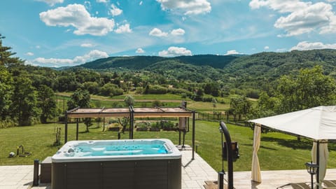 Natural landscape, Hot Tub, View (from property/room), Swimming pool