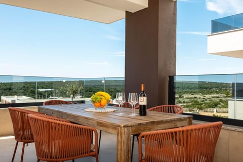 Day, View (from property/room), Balcony/Terrace, Dining area