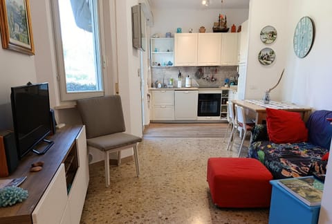 TV and multimedia, Kitchen or kitchenette, Living room