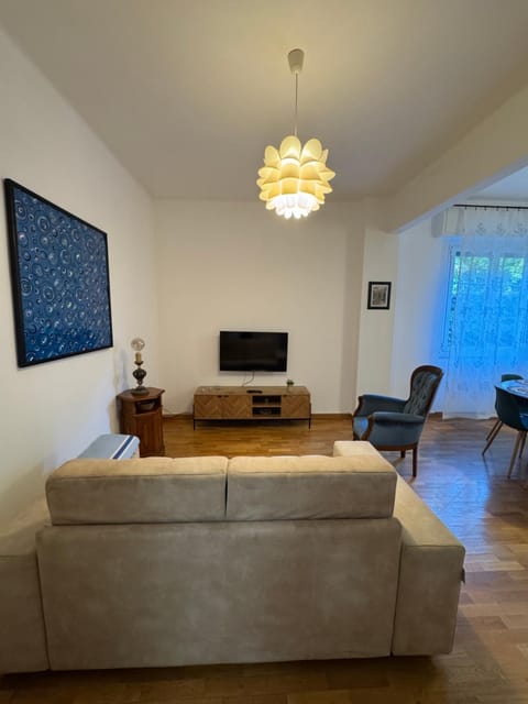 Communal lounge/ TV room, TV and multimedia, Living room, Seating area