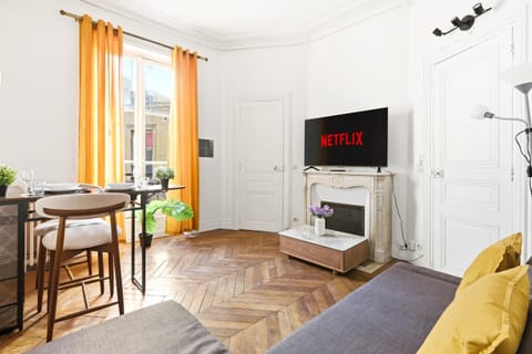 Communal lounge/ TV room, TV and multimedia, Living room