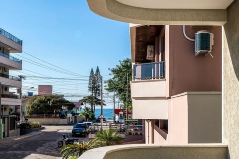 Sea view, Street view
