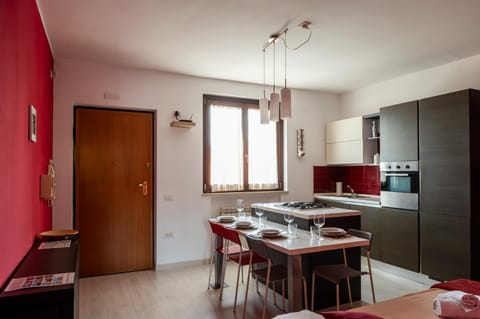 Kitchen or kitchenette, Dining area, oven, stove
