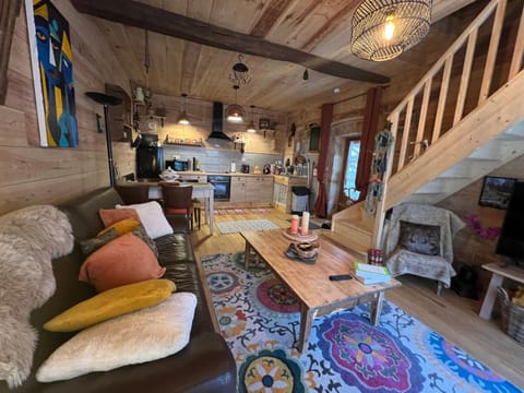 Kitchen or kitchenette, Seating area