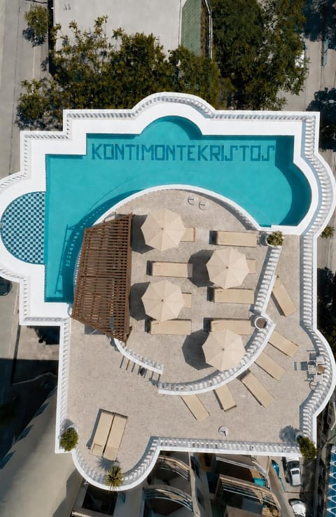 Swimming pool, sunbed