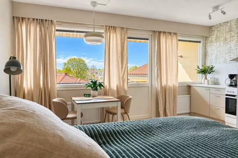 Bed, Photo of the whole room, Dining area