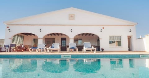 Property building, Patio, Day, Pool view, Swimming pool, sunbed