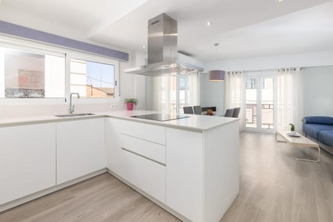 Kitchen or kitchenette, air conditioner